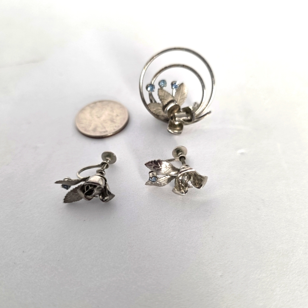 Vintage Flowers With Blue Stone Earrings Screw Back And Pin Silver Tone